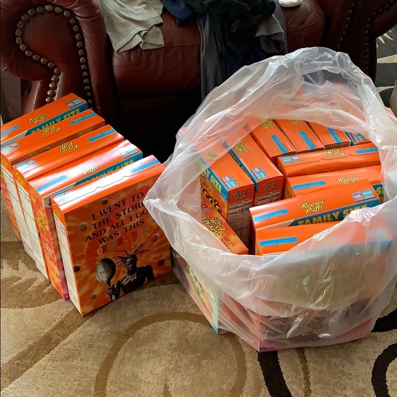 Travis Scott Reeses Puffs - Picture 3 of 3